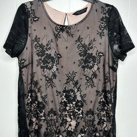 Dorothy Perkins Lace top. Black lined. Size 12. Scalloped hem. Short sleeves. - Picture 1 of 11